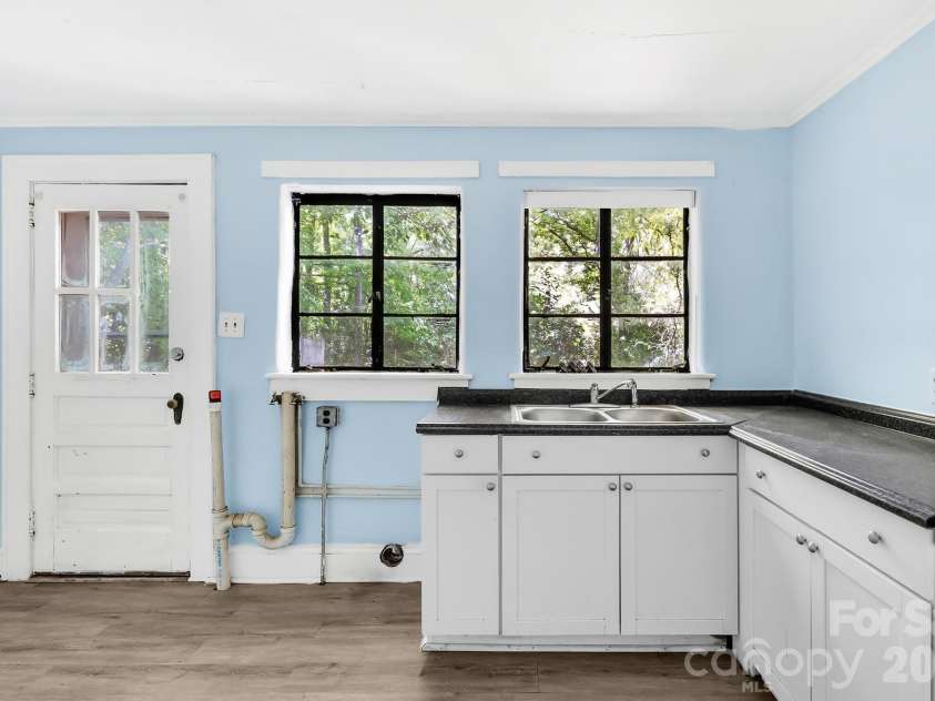 317 D Avenue, Salisbury, NC 28144.  MLS# CAR4379914, YatesRealty ID 20899. 