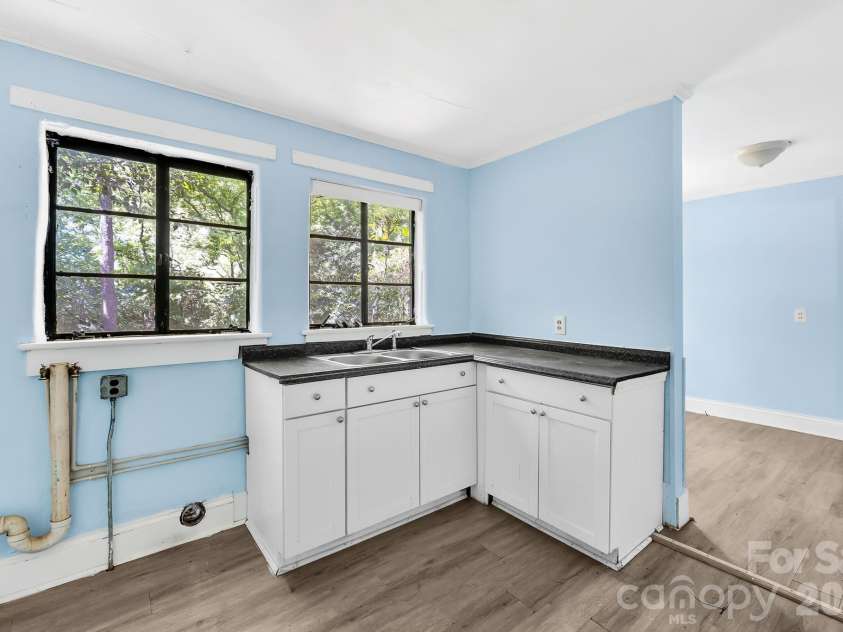 317 D Avenue, Salisbury, NC 28144.  MLS# CAR4379914, YatesRealty ID 20899. 