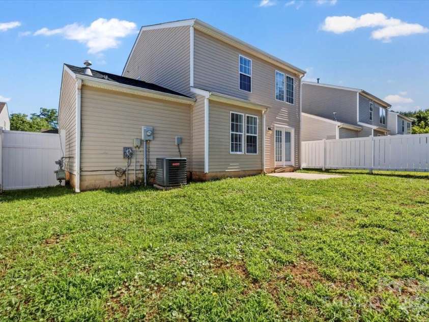 8610 Sawleaf Court, Charlotte, NC 28215.  MLS# CAR4257465, YatesRealty ID 20899. 