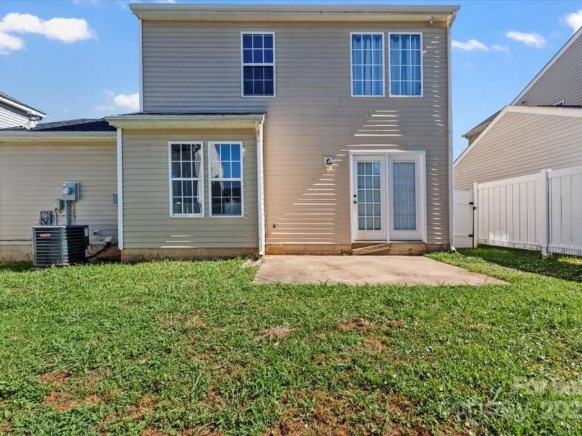 8610 Sawleaf Court, Charlotte, NC 28215.  MLS# CAR4257465, YatesRealty ID 20899. 