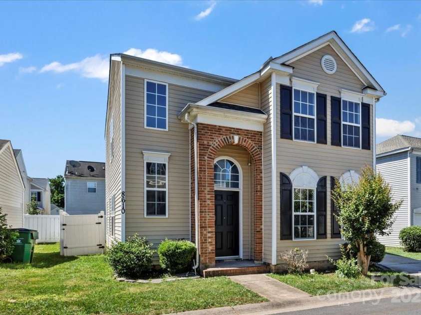 8610 Sawleaf Court, Charlotte, NC 28215.  MLS# CAR4257465, YatesRealty ID 20899. 