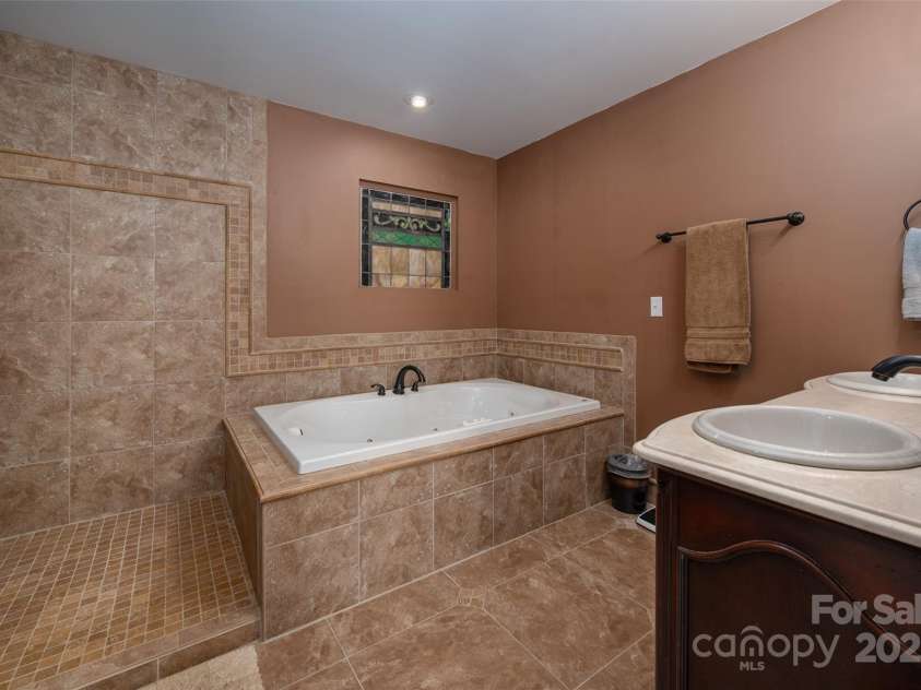 2504 Cottage Lane, Liberty Hill, SC 29074.  MLS# CAR4232116, YatesRealty ID 2090. Primary Bathroom (2)
