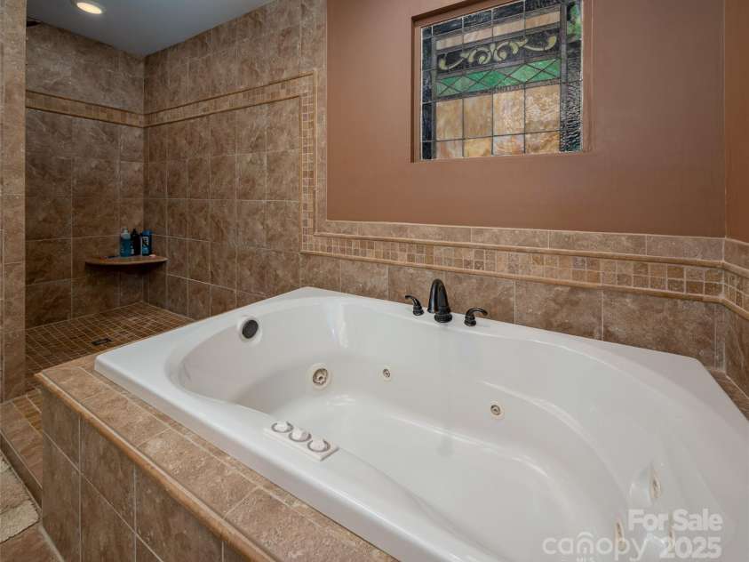 2504 Cottage Lane, Liberty Hill, SC 29074.  MLS# CAR4232116, YatesRealty ID 2090. Primary Bathroom (2)