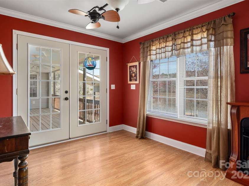 2504 Cottage Lane, Liberty Hill, SC 29074.  MLS# CAR4232116, YatesRealty ID 2090. Sitting Room off Primary Bathroom (2)