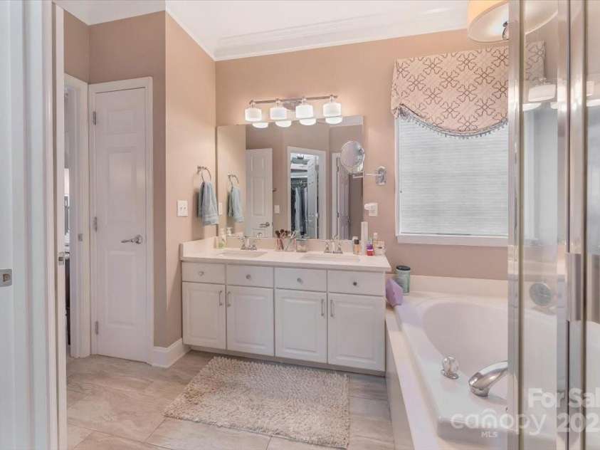 9040 Scottsboro Drive, Huntersville, NC 28078.  MLS# CAR4271133, YatesRealty ID 20900. 