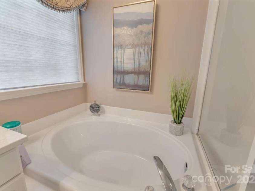 9040 Scottsboro Drive, Huntersville, NC 28078.  MLS# CAR4271133, YatesRealty ID 20900. 