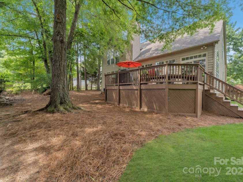 9040 Scottsboro Drive, Huntersville, NC 28078.  MLS# CAR4271133, YatesRealty ID 20900. 
