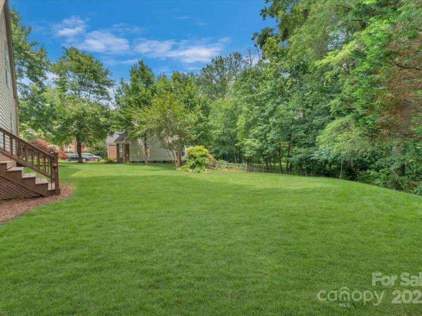 9040 Scottsboro Drive, Huntersville, NC 28078.  MLS# CAR4271133, YatesRealty ID 20900. 