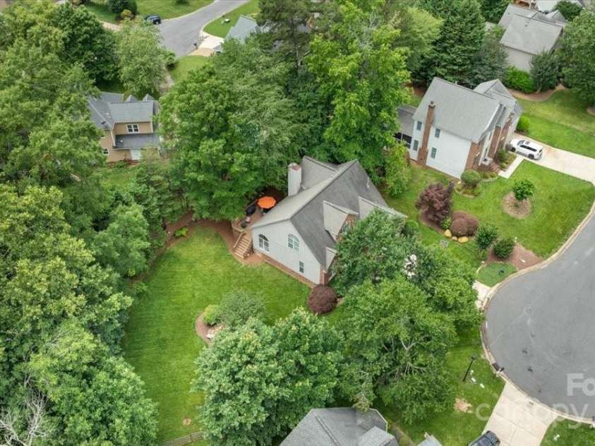 9040 Scottsboro Drive, Huntersville, NC 28078.  MLS# CAR4271133, YatesRealty ID 20900. 