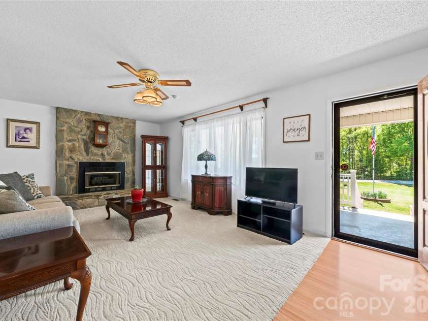 2503 White Store Road, Wingate, NC 28174.  MLS# CAR4368423, YatesRealty ID 20901. Living room
