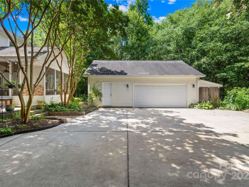 833 Lemond Lane, Denver, NC 28037.  MLS# CAR4269159, YatesRealty ID 20901. 2 Car Garage with 182 SF Separate Office space with Garden Shed