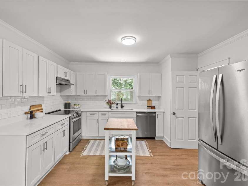 1915 Birchcrest Drive, Charlotte, NC 28205.  MLS# CAR4376317, YatesRealty ID 20902. 