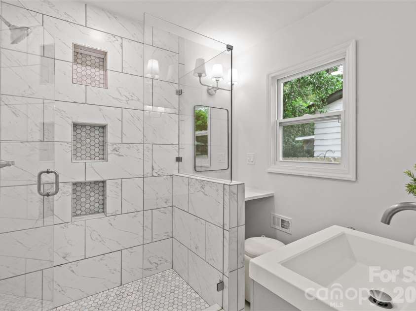 1915 Birchcrest Drive, Charlotte, NC 28205.  MLS# CAR4376317, YatesRealty ID 20902. 