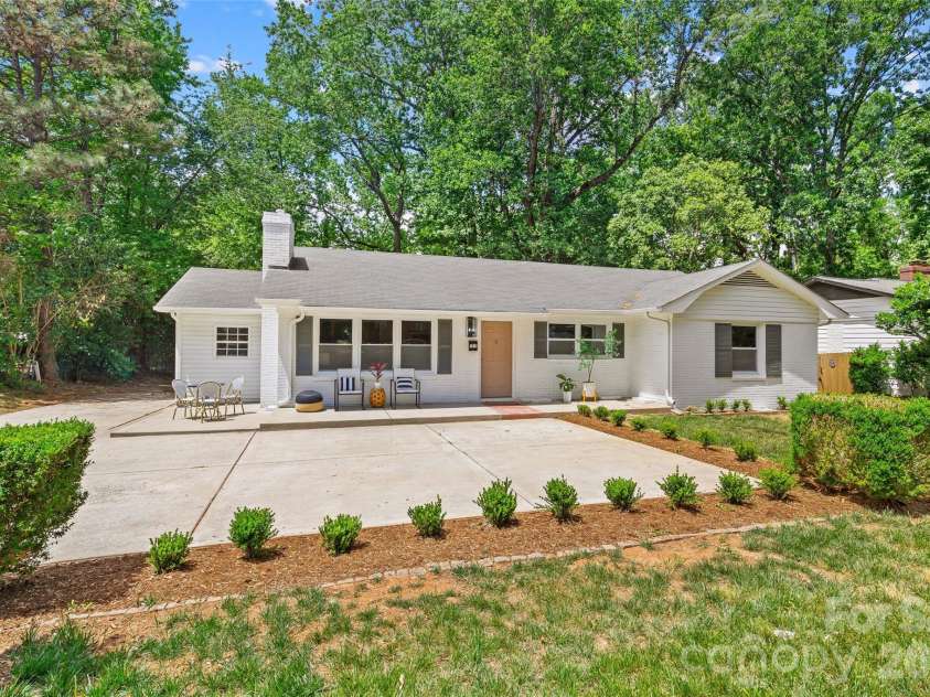 1915 Birchcrest Drive, Charlotte, NC 28205.  MLS# CAR4376317, YatesRealty ID 20902. 