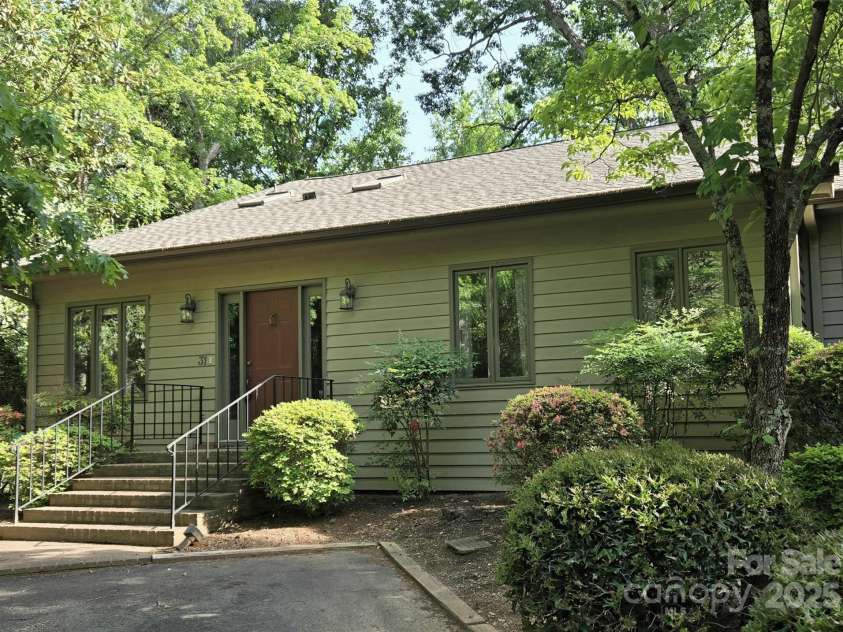 31 Hunting Country Trail, Tryon, NC 28782.  MLS# CAR4240091, YatesRealty ID 20903. Welcome to Unit #31 at Hunting Country Trails!