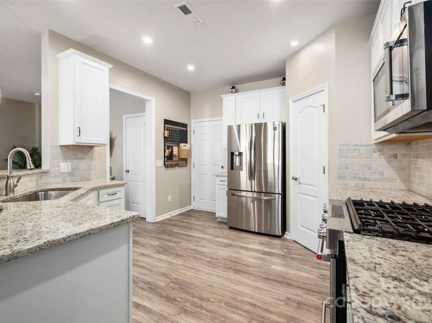 5014 Forest Hills Place, Fort Mill, SC 29707.  MLS# CAR4256572, YatesRealty ID 20906. 