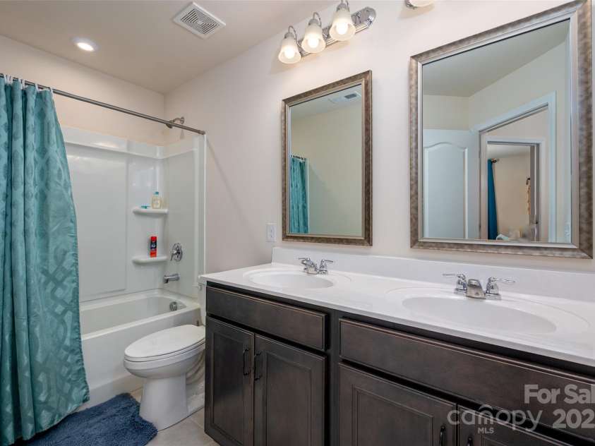 5014 Forest Hills Place, Fort Mill, SC 29707.  MLS# CAR4256572, YatesRealty ID 20906. 