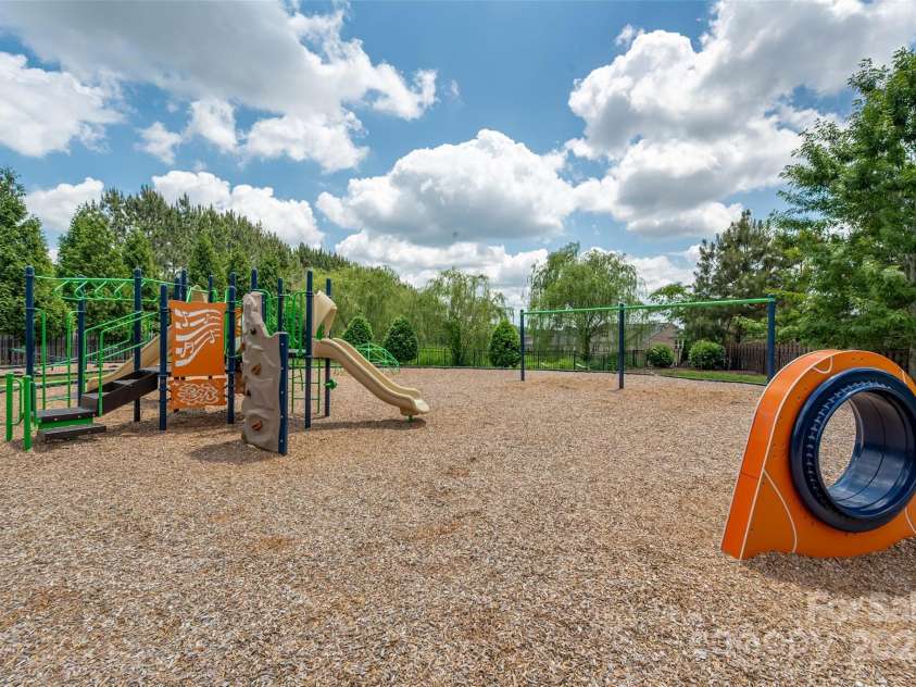 5014 Forest Hills Place, Fort Mill, SC 29707.  MLS# CAR4256572, YatesRealty ID 20906. 