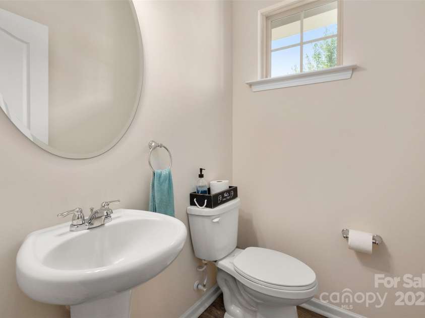 5014 Forest Hills Place, Fort Mill, SC 29707.  MLS# CAR4256572, YatesRealty ID 20906. Halfbath on main