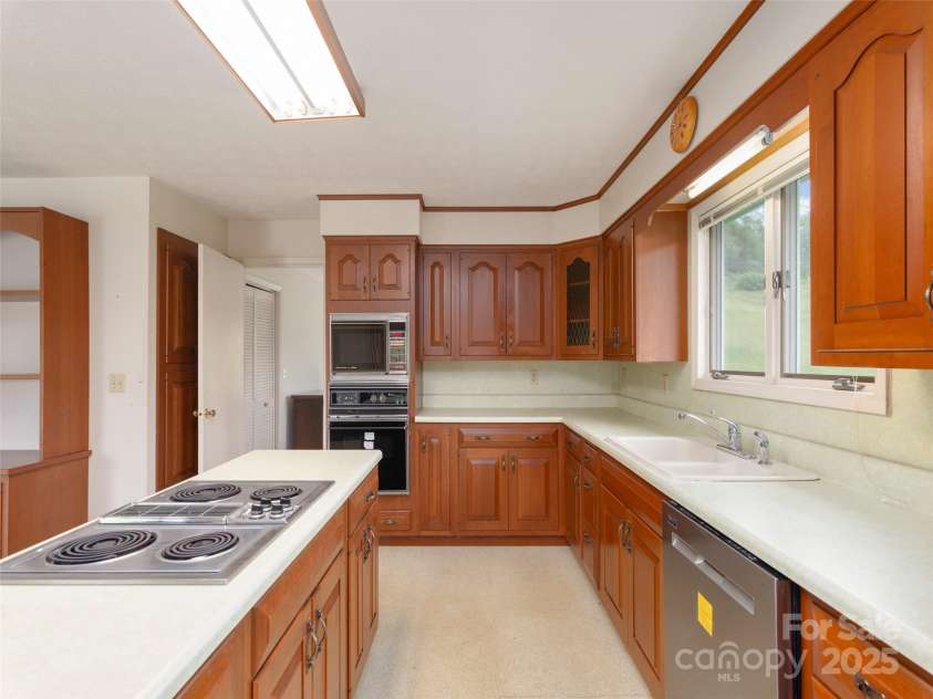 202 Terrell Road, Clyde, NC 28721.  MLS# CAR4265731, YatesRealty ID 20907. 