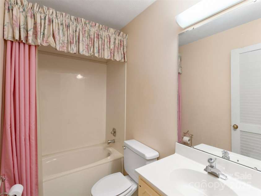 202 Terrell Road, Clyde, NC 28721.  MLS# CAR4265731, YatesRealty ID 20907. 