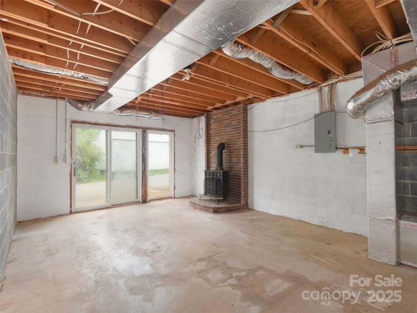 202 Terrell Road, Clyde, NC 28721.  MLS# CAR4265731, YatesRealty ID 20907. 