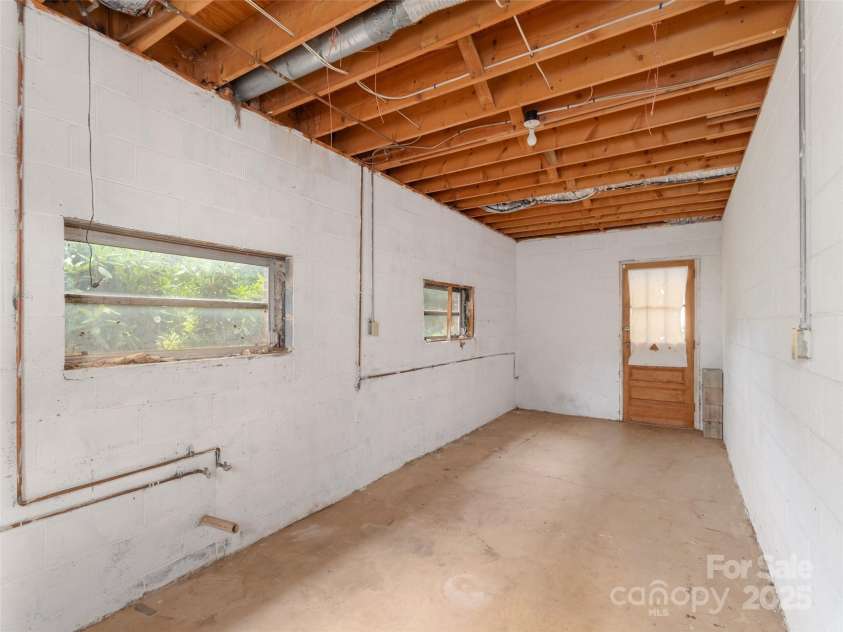 202 Terrell Road, Clyde, NC 28721.  MLS# CAR4265731, YatesRealty ID 20907. 