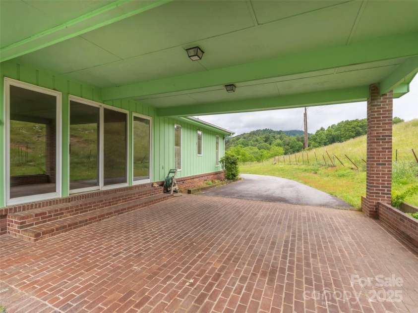 202 Terrell Road, Clyde, NC 28721.  MLS# CAR4265731, YatesRealty ID 20907. 