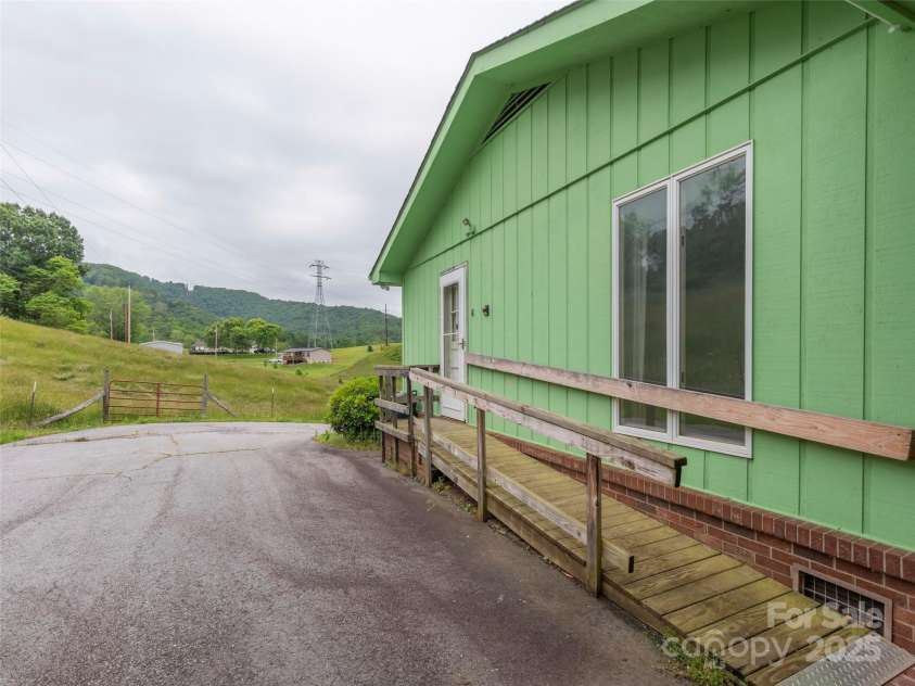 202 Terrell Road, Clyde, NC 28721.  MLS# CAR4265731, YatesRealty ID 20907. 