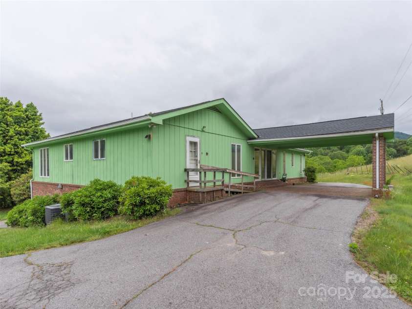 202 Terrell Road, Clyde, NC 28721.  MLS# CAR4265731, YatesRealty ID 20907. 