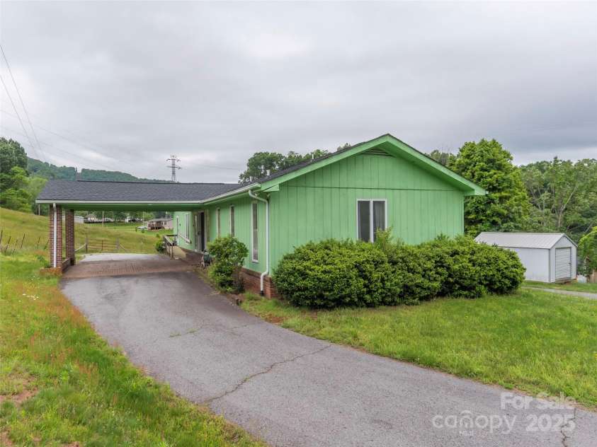 202 Terrell Road, Clyde, NC 28721.  MLS# CAR4265731, YatesRealty ID 20907. 