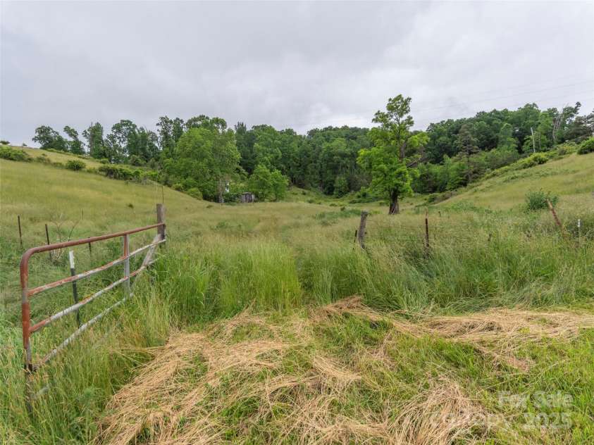 202 Terrell Road, Clyde, NC 28721.  MLS# CAR4265731, YatesRealty ID 20907. 