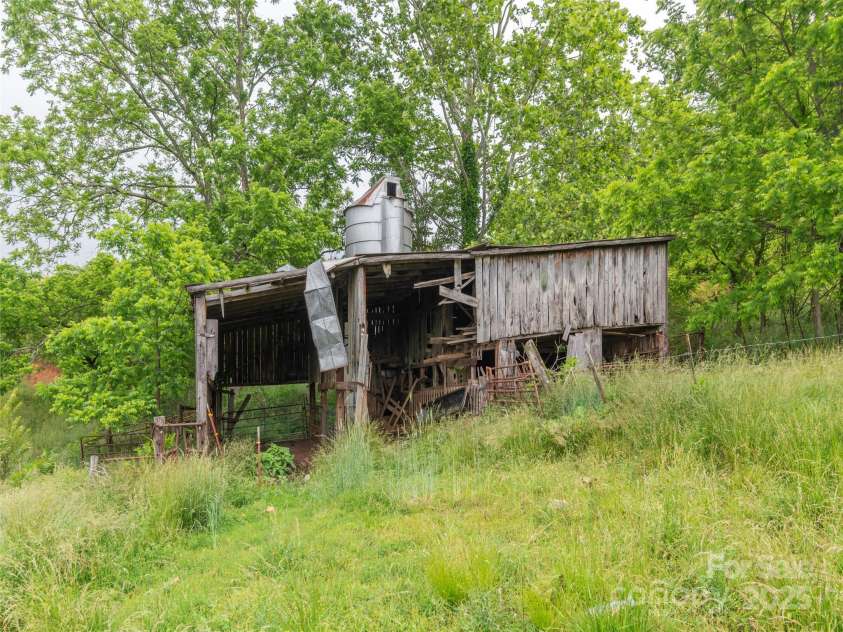 202 Terrell Road, Clyde, NC 28721.  MLS# CAR4265731, YatesRealty ID 20907. 