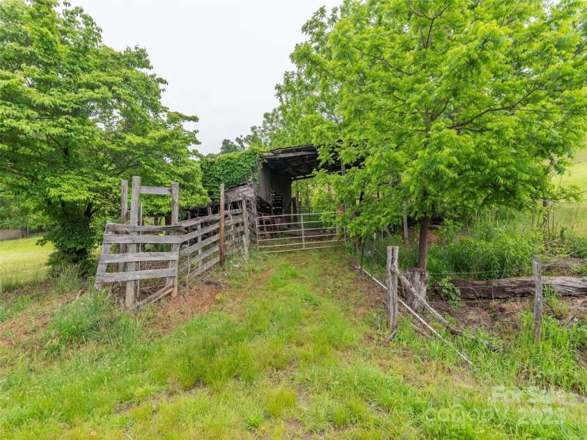 202 Terrell Road, Clyde, NC 28721.  MLS# CAR4265731, YatesRealty ID 20907. 