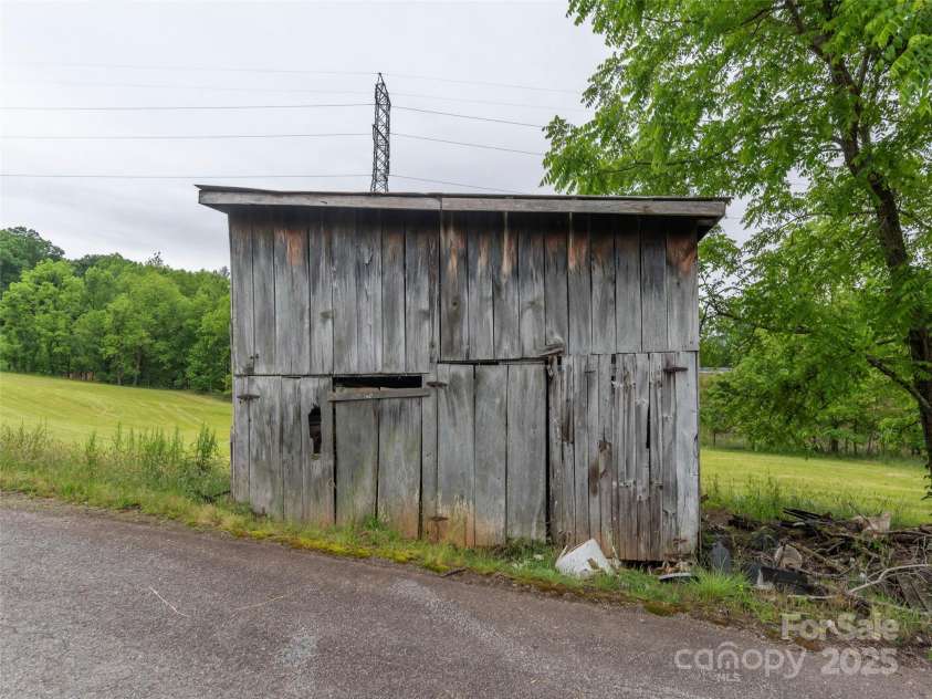 202 Terrell Road, Clyde, NC 28721.  MLS# CAR4265731, YatesRealty ID 20907. 