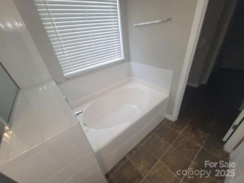 1715 Crabapple Tree Lane, Charlotte, NC 28214.  MLS# CAR4268525, YatesRealty ID 20908. 