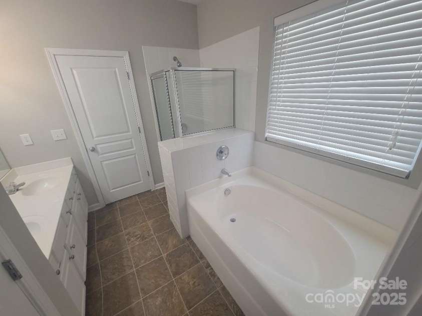 1715 Crabapple Tree Lane, Charlotte, NC 28214.  MLS# CAR4268525, YatesRealty ID 20908. 