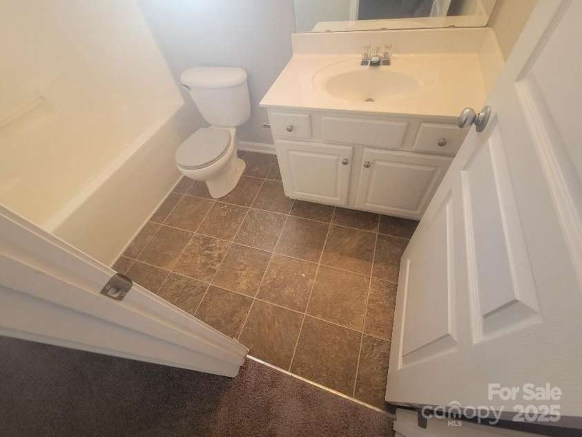 1715 Crabapple Tree Lane, Charlotte, NC 28214.  MLS# CAR4268525, YatesRealty ID 20908. 