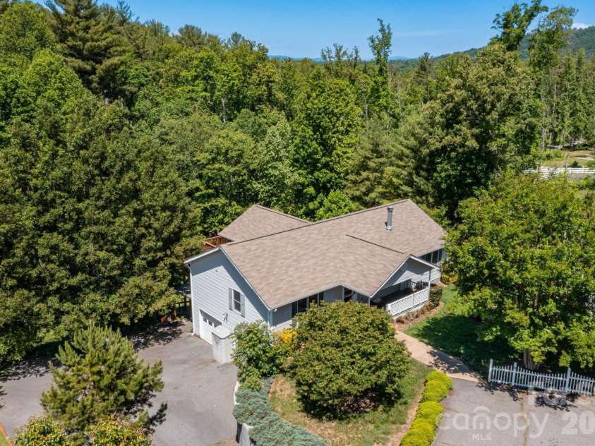 6 Arrowhead Lane, Weaverville, NC 28787.  MLS# CAR4363937, YatesRealty ID 20910. 