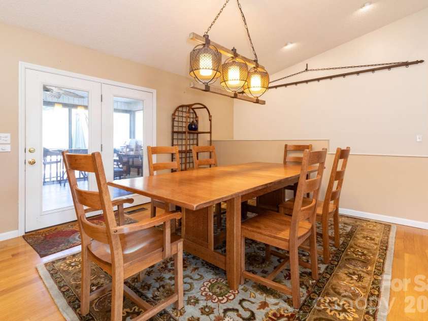 6 Arrowhead Lane, Weaverville, NC 28787.  MLS# CAR4363937, YatesRealty ID 20910. Dining Area