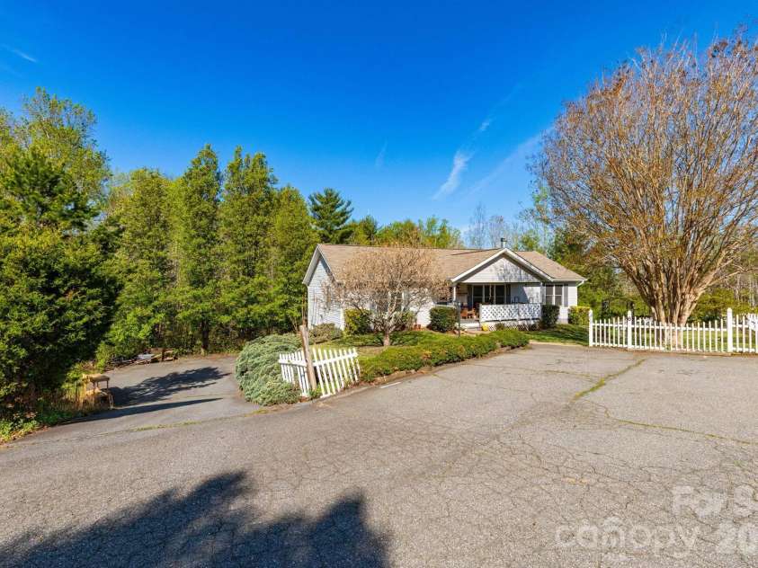 6 Arrowhead Lane, Weaverville, NC 28787.  MLS# CAR4363937, YatesRealty ID 20910. Home Access
