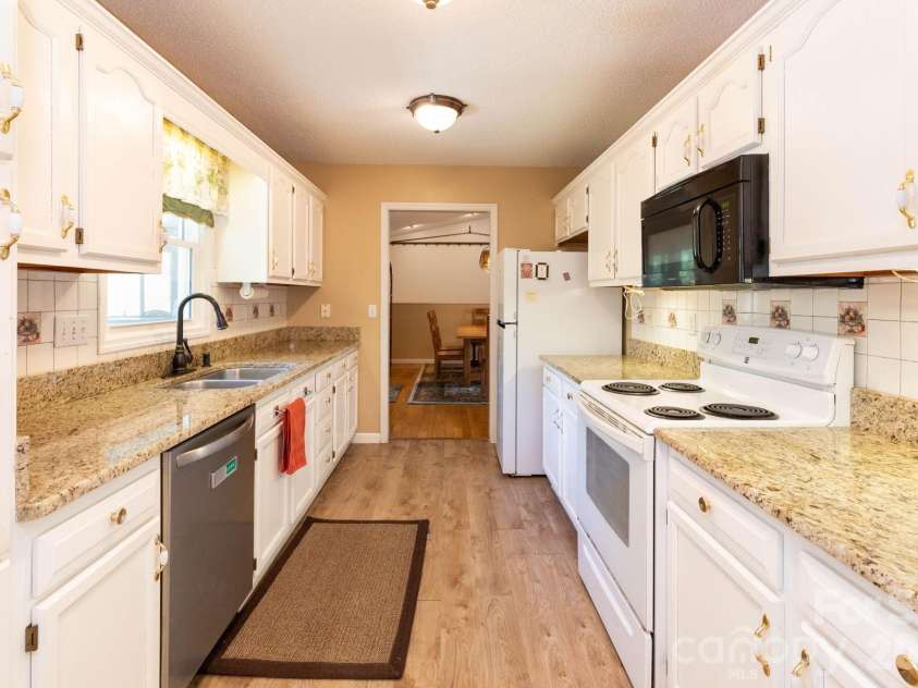 6 Arrowhead Lane, Weaverville, NC 28787.  MLS# CAR4363937, YatesRealty ID 20910. Kitchen
