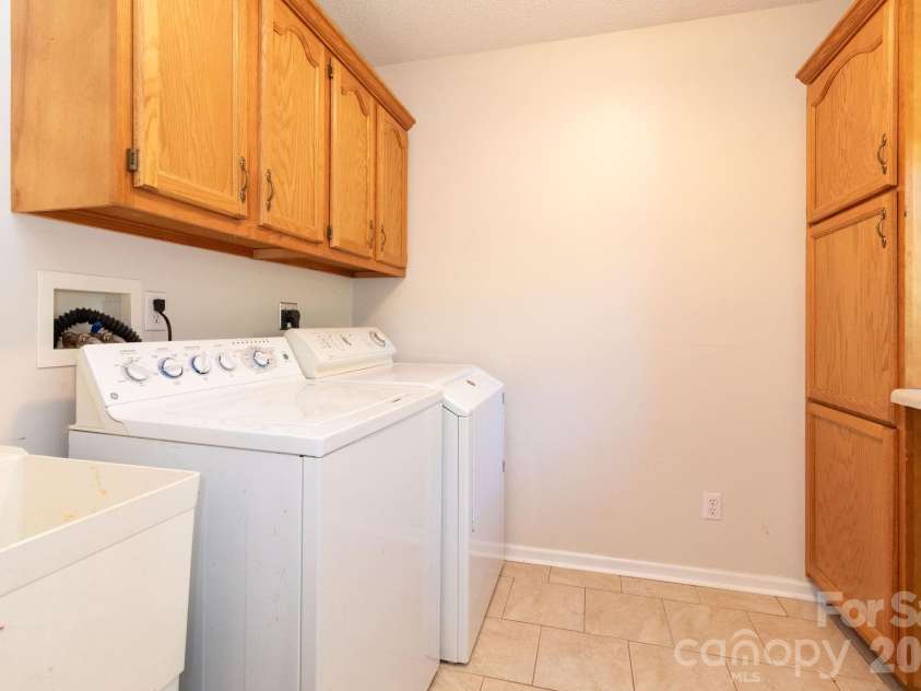 6 Arrowhead Lane, Weaverville, NC 28787.  MLS# CAR4363937, YatesRealty ID 20910. Laundry Room/Pantry