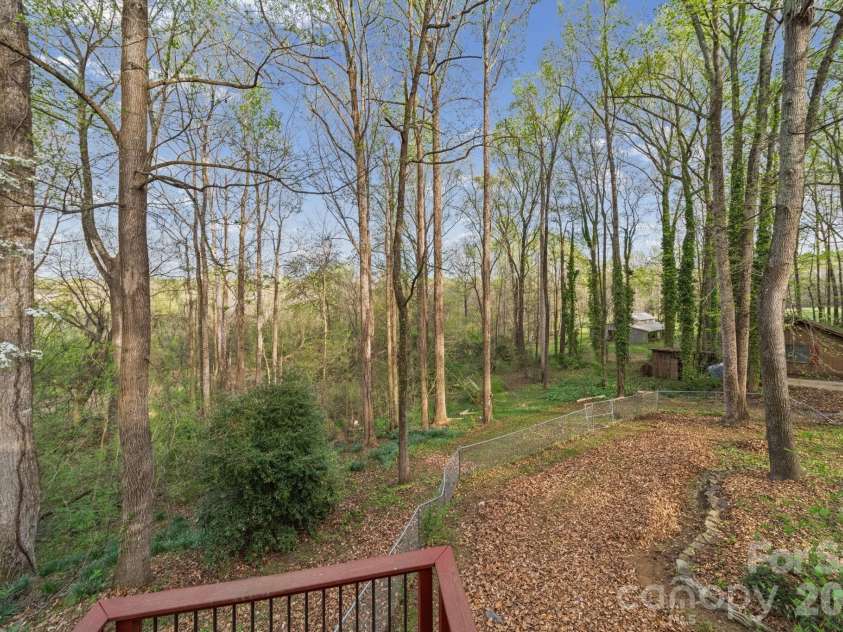 200 Maple Court, Lexington, NC 27295.  MLS# CAR4390895, YatesRealty ID 20911. Backayrd