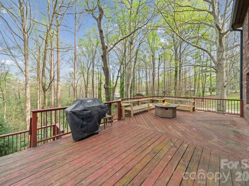 200 Maple Court, Lexington, NC 27295.  MLS# CAR4390895, YatesRealty ID 20911. Deck Off Main Level