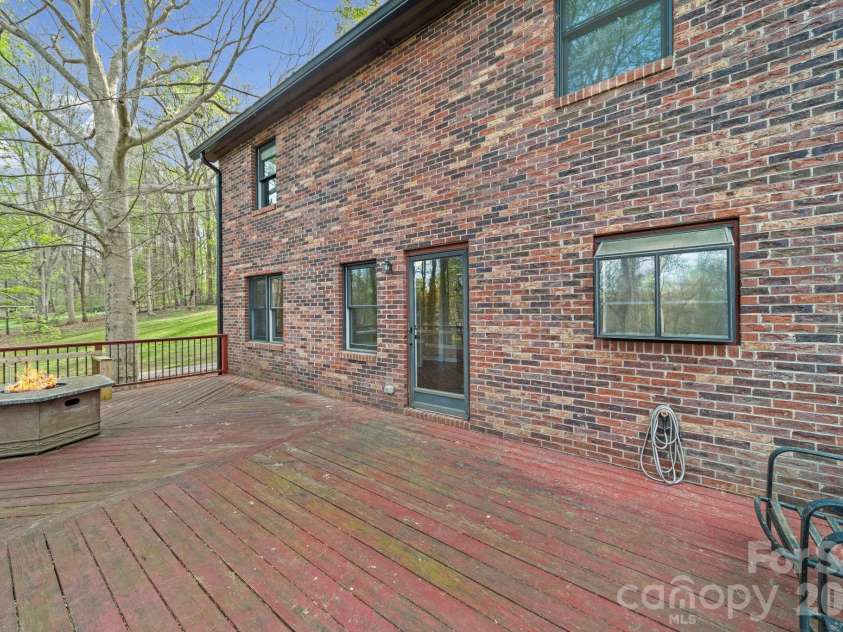 200 Maple Court, Lexington, NC 27295.  MLS# CAR4390895, YatesRealty ID 20911. Deck Off Main Level