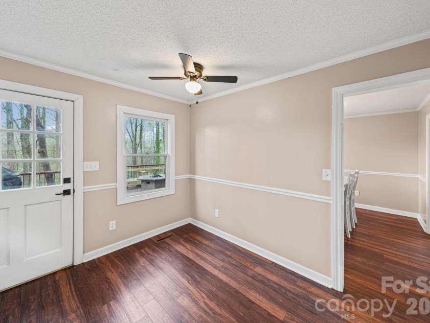 200 Maple Court, Lexington, NC 27295.  MLS# CAR4390895, YatesRealty ID 20911. Eat-In Kitchen