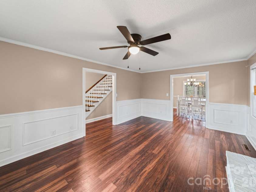 200 Maple Court, Lexington, NC 27295.  MLS# CAR4390895, YatesRealty ID 20911. Living Room