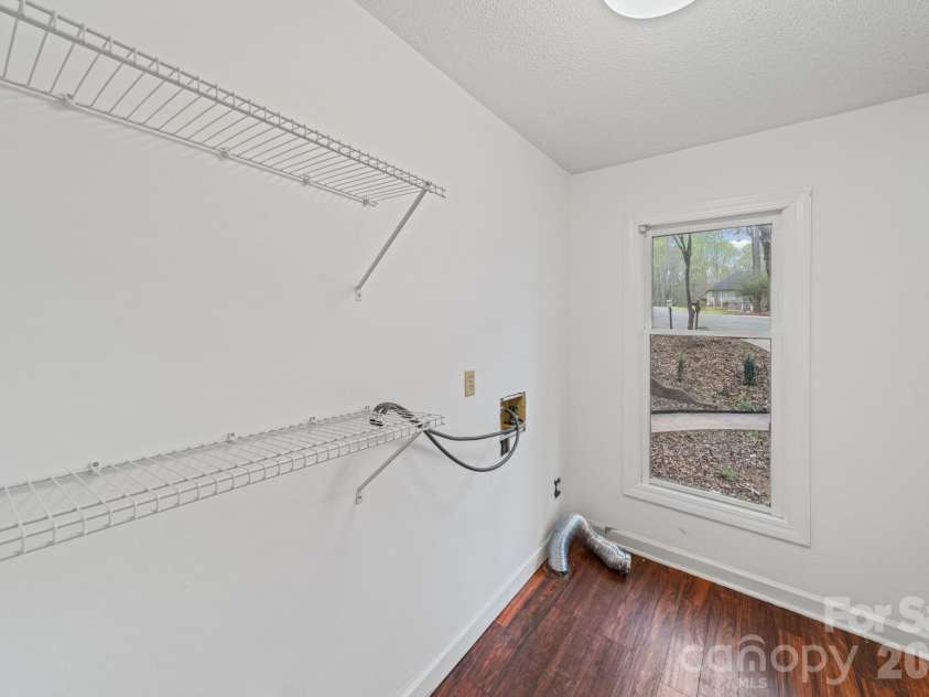 200 Maple Court, Lexington, NC 27295.  MLS# CAR4390895, YatesRealty ID 20911. Main Level Laundry Room