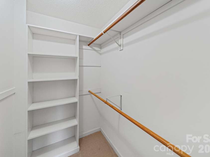 200 Maple Court, Lexington, NC 27295.  MLS# CAR4390895, YatesRealty ID 20911. Primary Closet